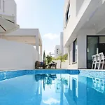 Villa Queen Eleanor