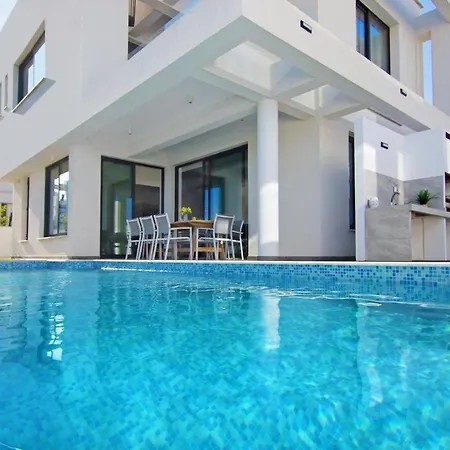 Queen Eleanor Villa Protaras