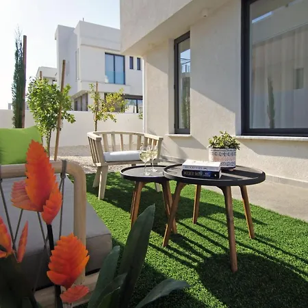 Queen Eleanor * Protaras