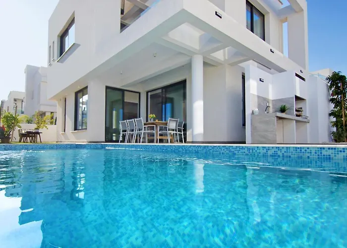 Queen Eleanor Villa Protaras