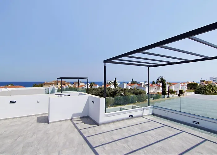 Queen Eleanor Villa *