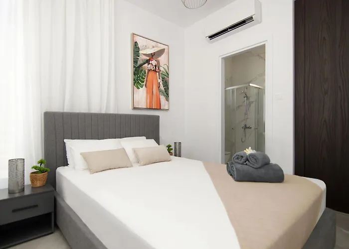 Queen Eleanor Protaras