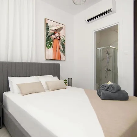 Queen Eleanor פרוטאראס